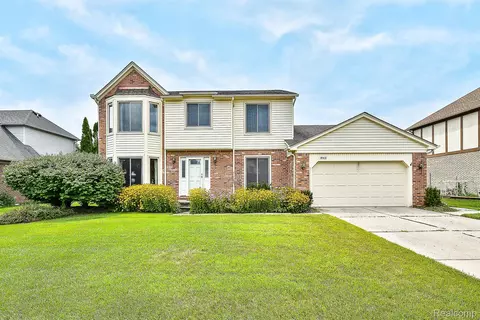 18413 Manor Ln, Livonia, MI 48152