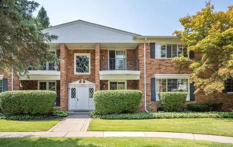 1725 Huntingwood Ln #B, Bloomfield Hills, MI 48304