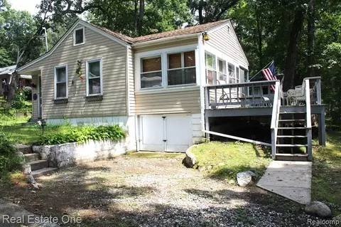 5605 Joslin Lake Dr, Gregory, MI 48137 photo 1