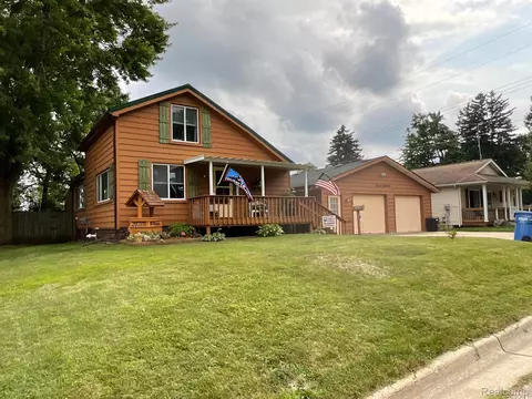 1217 State St, Lapeer, MI 48446