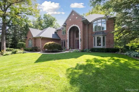 4278 Dominion Blvd, Brighton, MI 48114