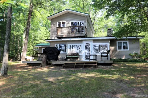 1144 State Park Rd, Albert, MI 49756
