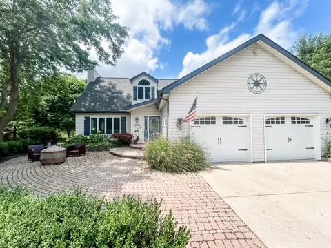 11256 Country Ln, Putnam, MI 48169
