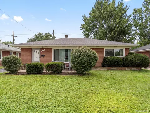 1157 E Kalama Ave, Madison Heights, MI 48071