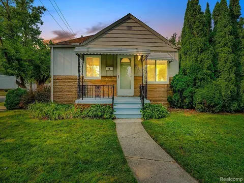 2201 Cleveland Ave, Lincoln Park, MI 48146
