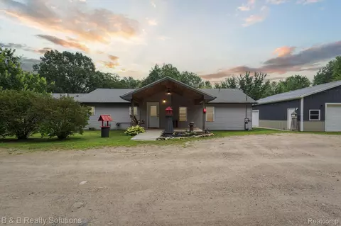 85 Hickory Place Dr, Deerfield, MI 48421