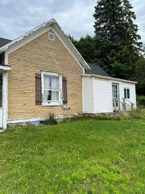 402 E River St, Cadillac, MI 49601