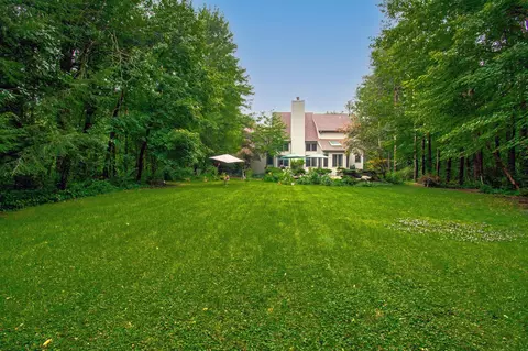 713 Knibbe Rd, Orion, MI 48362
