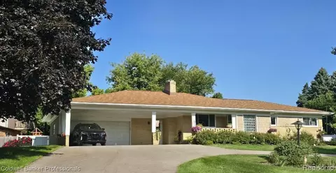 64325 Tara Hill Dr, Washington, MI 48095