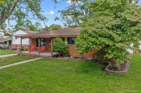2247 Wilshire St, Westland, MI 48186