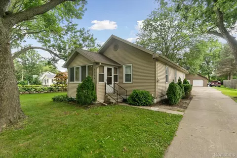 4222 Springfield St, Burton, MI 48509