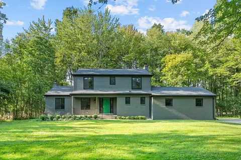23308 Old Orchard Trl, Bingham Farms, MI 48025