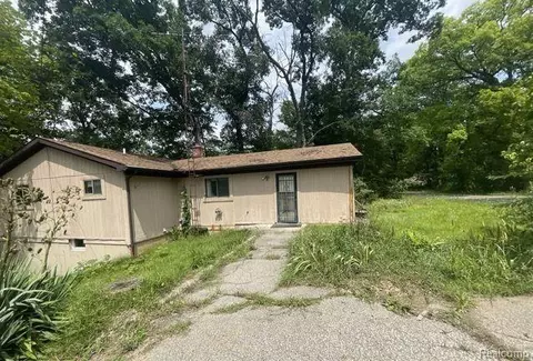 6720 Clear Lake Rd, Waterloo, MI 49240
