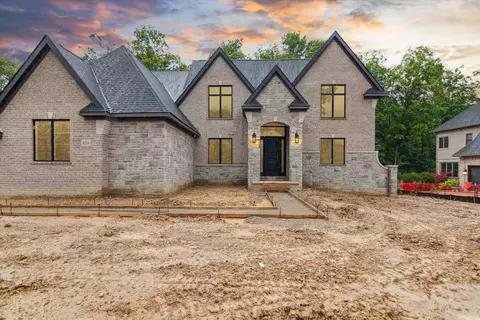 8214 Chatham Dr, Canton, MI 48187