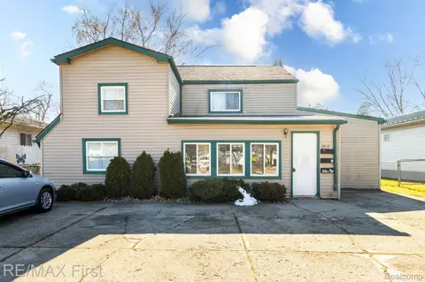 19102 Colorado St, Roseville, MI 48066