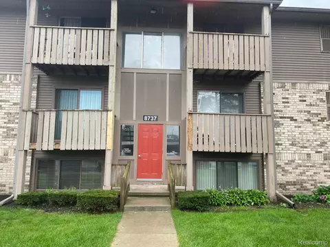 877 Green Willow St #3, Brighton, MI 48116