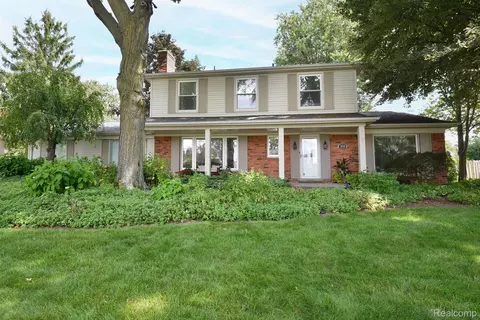 3830 Eastbourne Dr, Troy, MI 48084