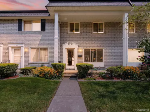 28364 Universal Dr, Warren, MI 48092