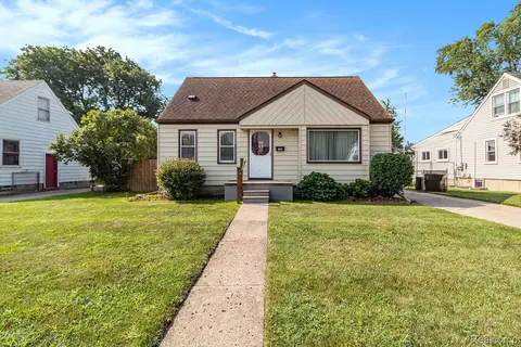 29827 Dover St, Garden City, MI 48135
