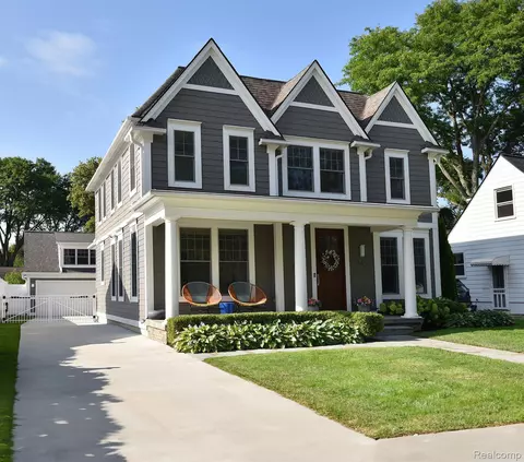 1560 Villa Rd, Birmingham, MI 48009