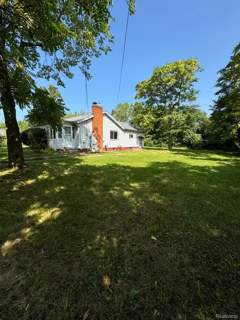 1067 Charles Ave, Flint, MI 48505