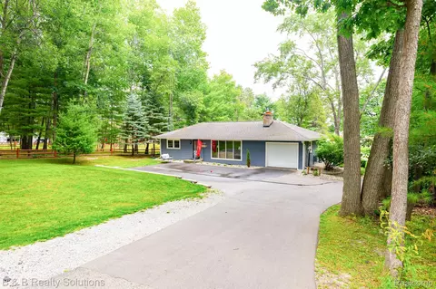 1130 W Higgins Lake Dr, Gerrish, MI 48653