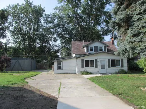 62 E Yale Ave, Pontiac, MI 48340
