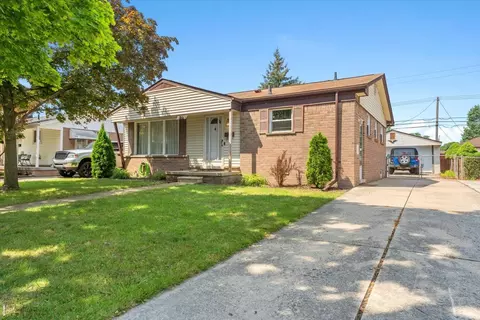 15312 Kennebec St, Southgate, MI 48195