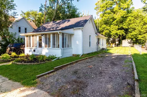 205 N Lapeer St, Davison, MI 48423