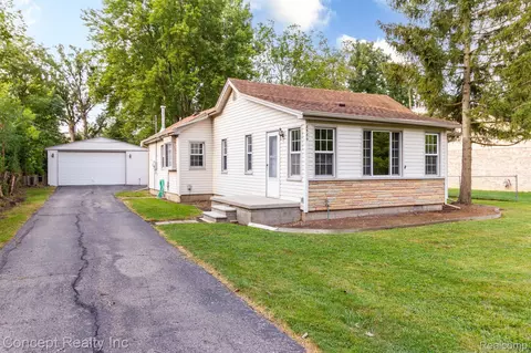 8589 Lake Rd, Grosse Ile, MI 48138