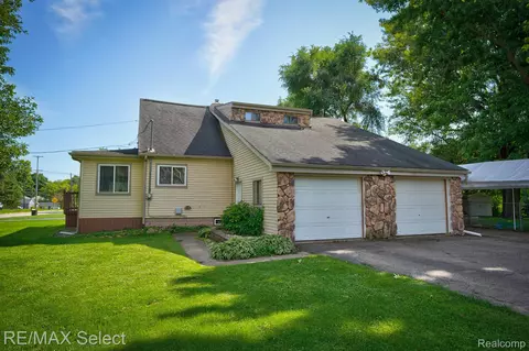 2507 Stockbridge Ave, Burton, MI 48509