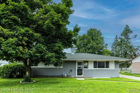 35646 Thames St, Westland, MI 48186