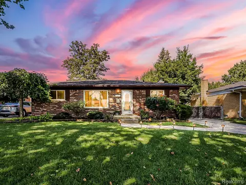 40141 Radcliff Dr, Sterling Heights, MI 48313