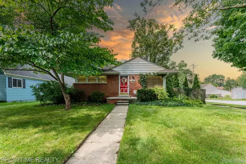 90 Clair St, Mount Clemens, MI 48043