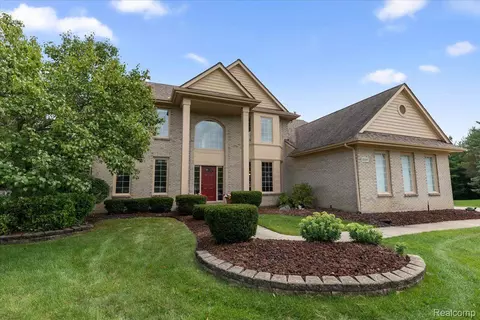22317 Hazelton Crt Ct, Novi, MI 48374