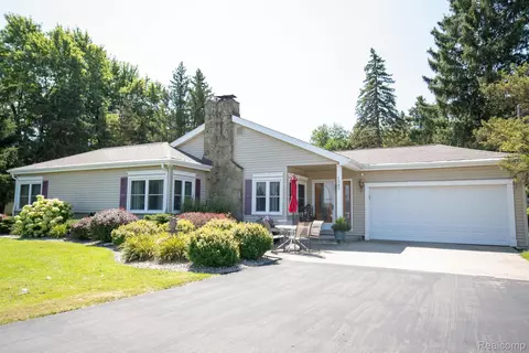 1385 W Vienna Rd, Vienna, MI 48420