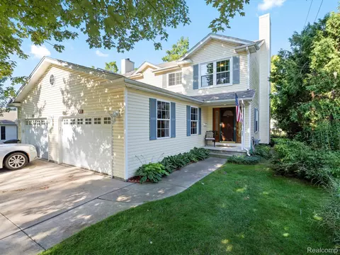 62 S Washington St, Lake Orion, MI 48362