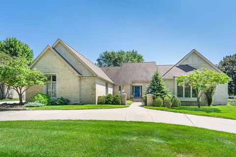 4892 Rivers Edge Dr, Troy, MI 48098