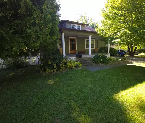 206 N 9th St, St. Clair, MI 48079
