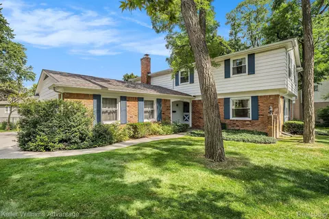 23776 Gill Rd, Farmington, MI 48335