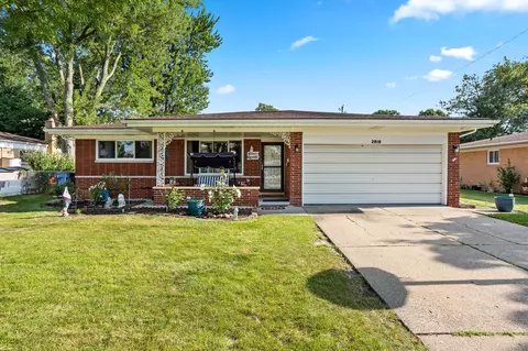 2818 Girard Dr, Warren, MI 48092