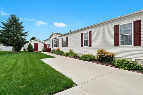4475 Single Tree Dr, Howell, MI 48843