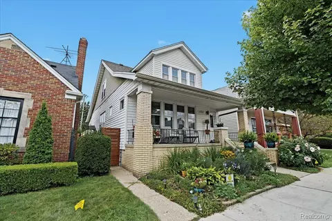 11621 Gallagher St, Hamtramck, MI 48212