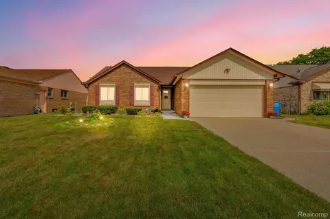 28400 Saint Louise Dr, Warren, MI 48092
