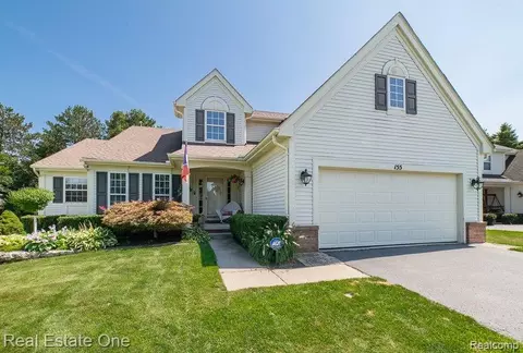 155 Franklin Lake Cir, Oxford, MI 48371