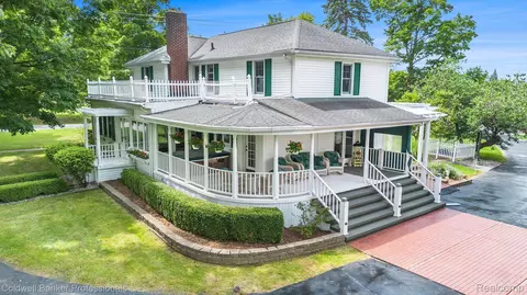 6377 Perry Rd, Grand Blanc, MI 48439