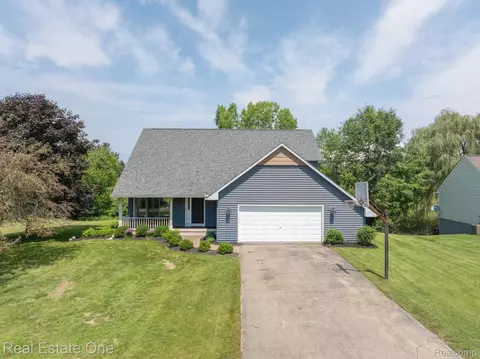 519 Highland Dr, Oxford, MI 48371