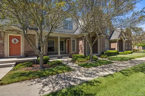 1588 W Lakeview Ln, Canton, MI 48187