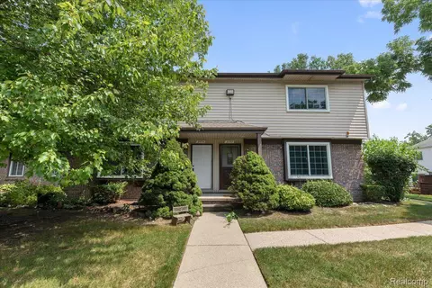 2034 N Hix Rd, Westland, MI 48185