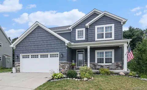 2178 Rolling Hills Dr, Holly, MI 48442